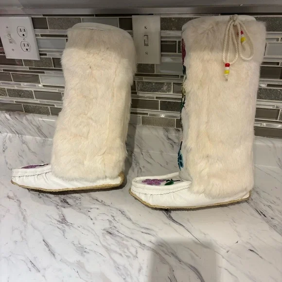 Mukluks Rosa Scribe Custom handmade Indigenous Art Beaded rabbit fur - Picture 6 of 10